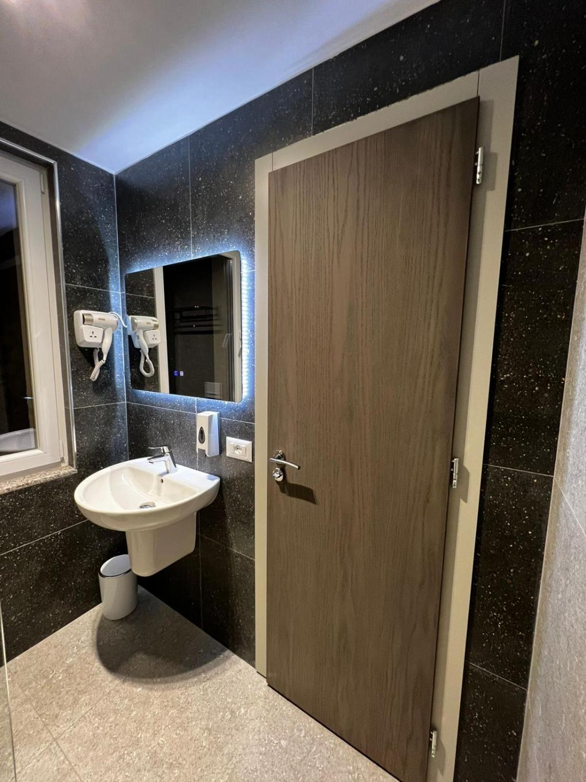 Hotel Ikona Шкодер Экстерьер фото